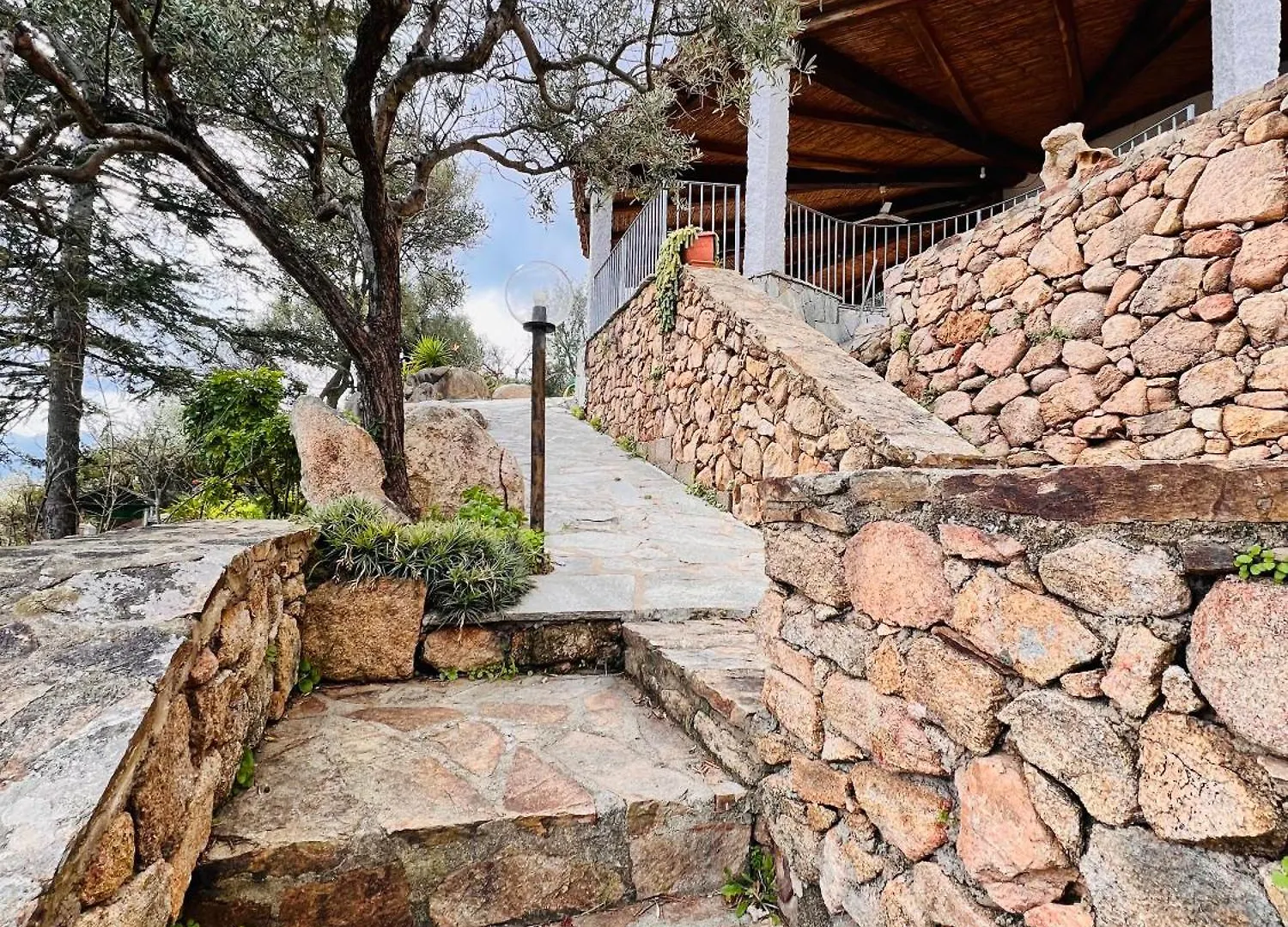 Affittacamere Villa Flores Lu Lioni